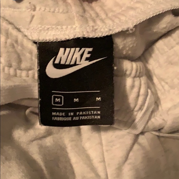 Nike sweatpants - Picture 2 of 2